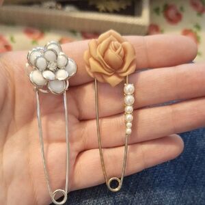 Floral and Pearl Decorative Safety-Pins